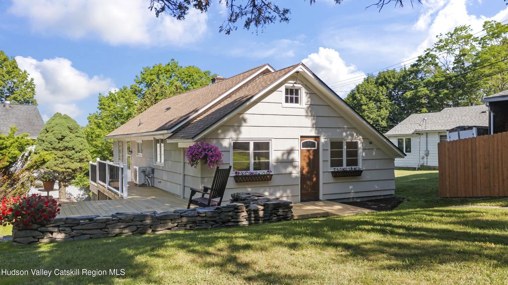33 Chapel Drive, Valatie