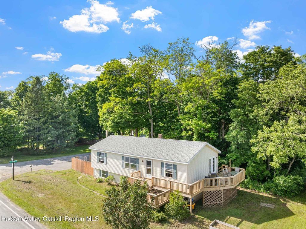 2 Taft Road, Copake