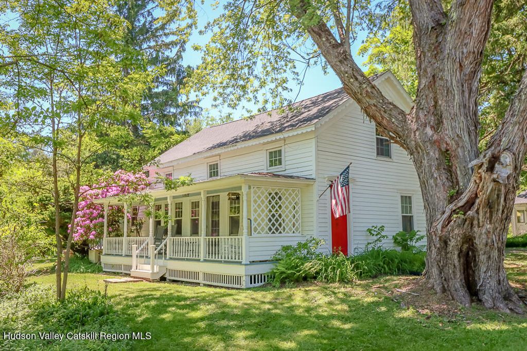 306 Tunnel Hill Road, Canaan
