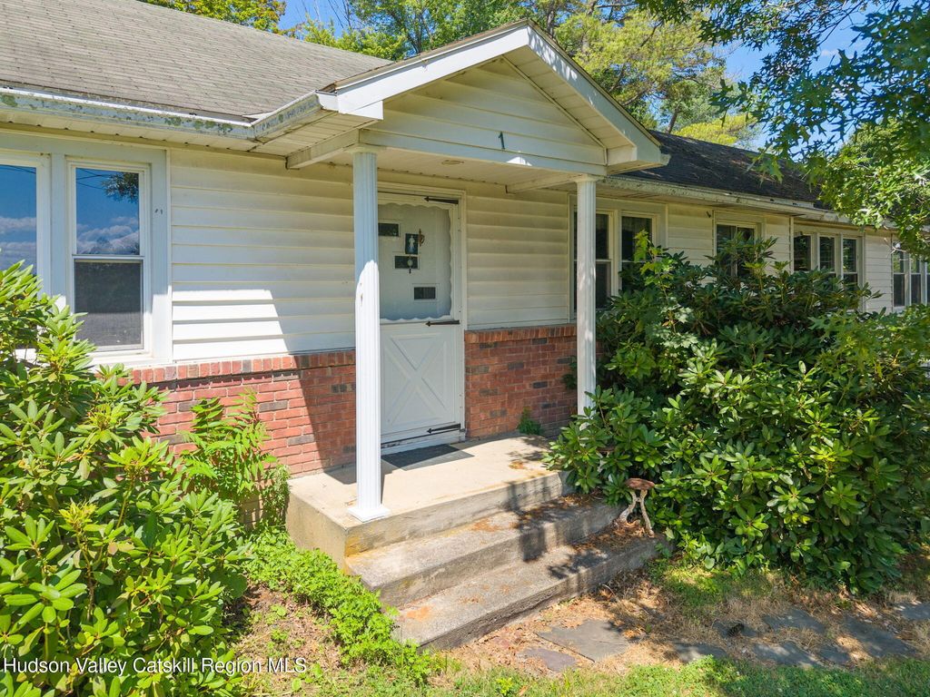 1 White Birch Lane, New Baltimore