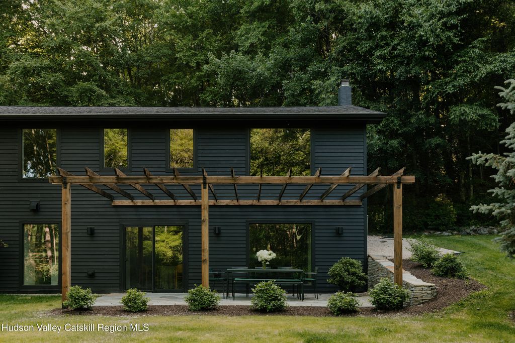 51 Taconic Creek Road, Hillsdale