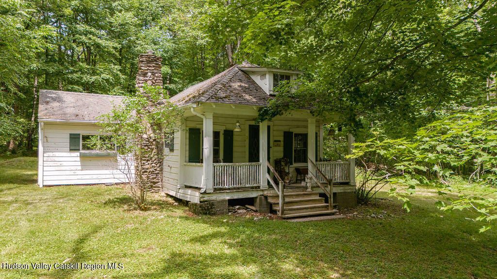 251 Overlook Drive, Hillsdale