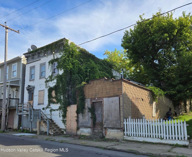 225 1/2 Columbia Street, Hudson