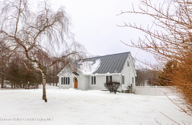 75 W Pine Road Road, Staatsburg