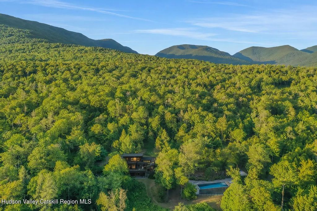 125 Valley View Way, Lake Hill