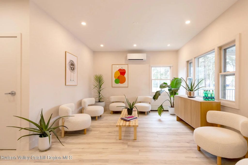 166 Albany Avenue, Kingston