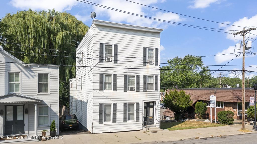 823 Warren Street, Hudson