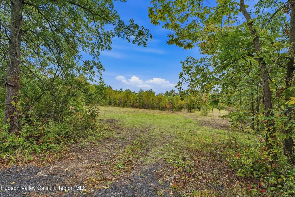561 Albany Post Road, New Paltz