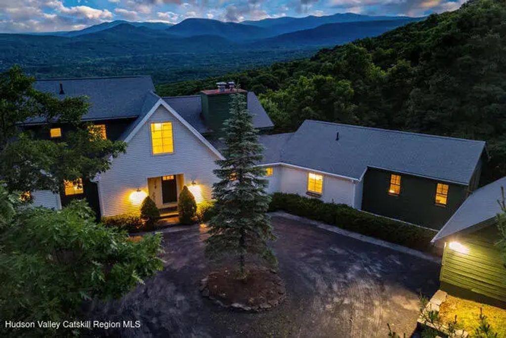 235 California Quarry Road, Woodstock