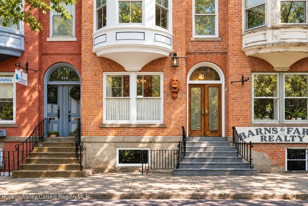 516 Warren Street, Hudson