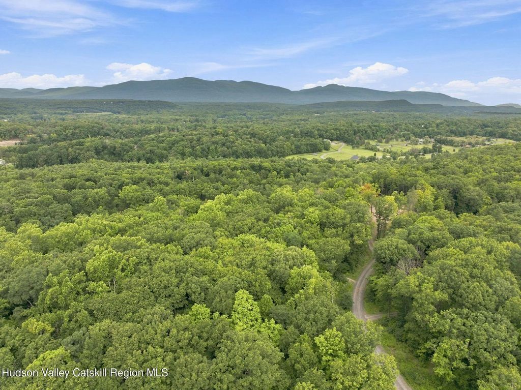 3 Arrowhead Ridge Road, Saugerties