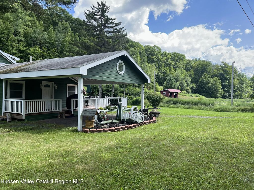 238 Diamond Notch Road, Lanesville