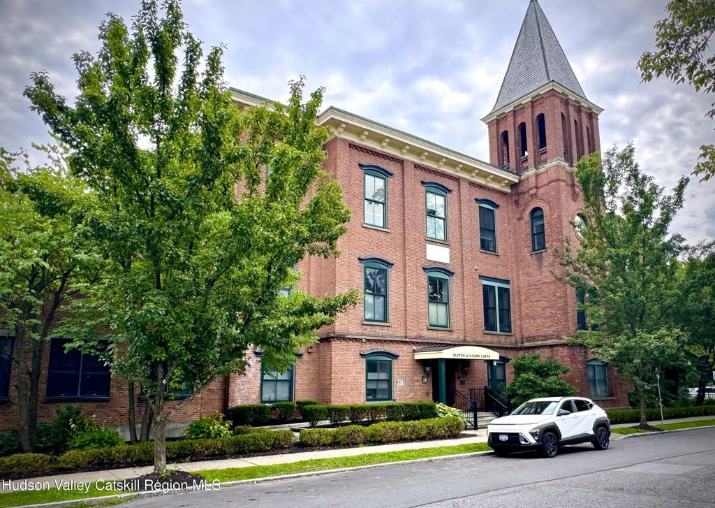 214 W Chestnut Street 202, Kingston