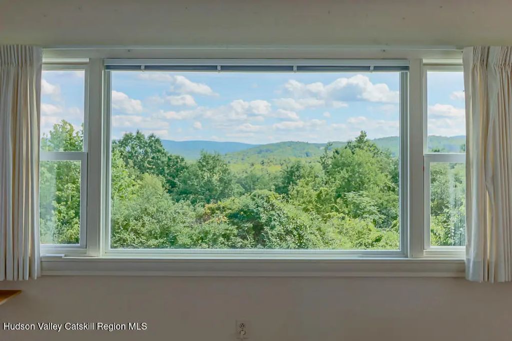 1479 New York 203, Chatham