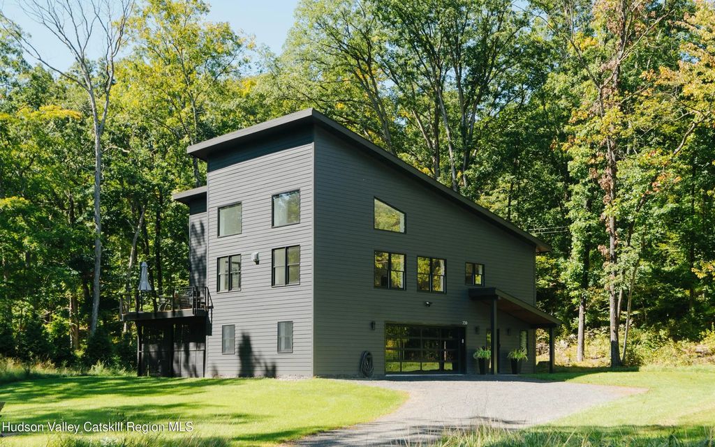 739 Old Post Road, New Paltz