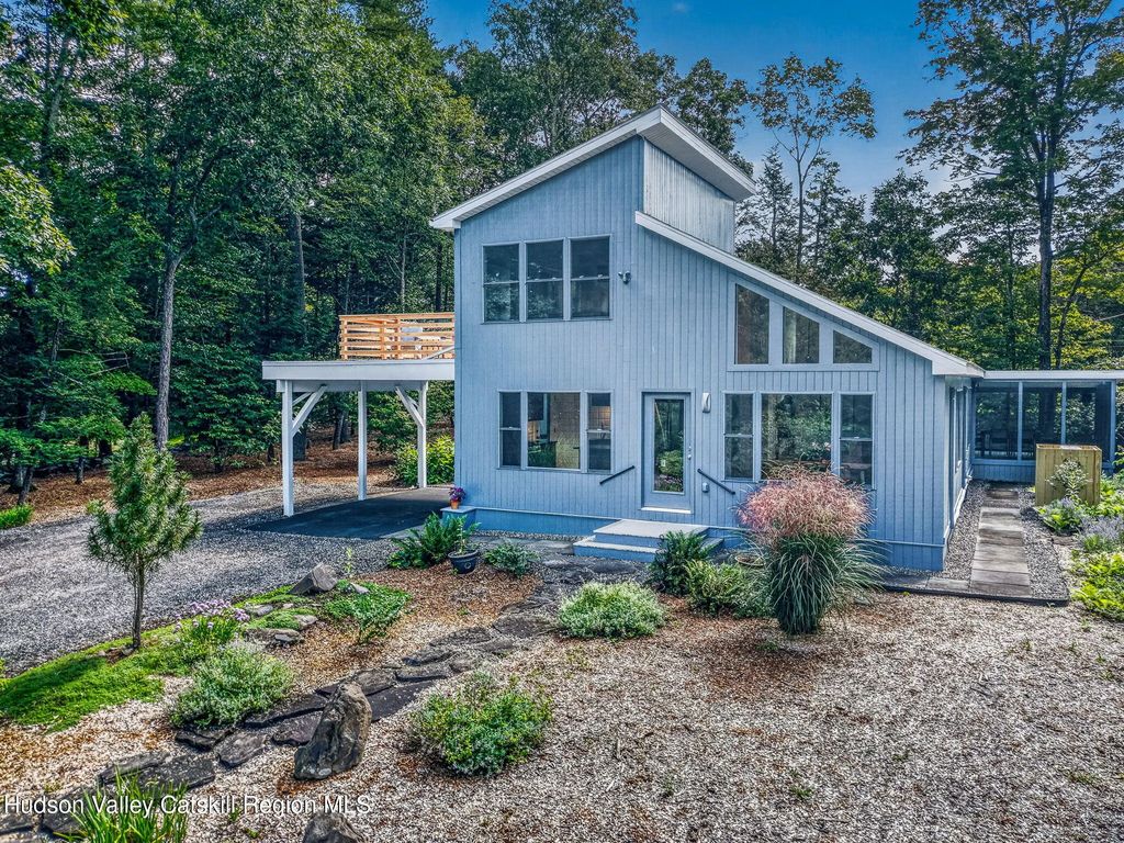 25 Terra Road, Saugerties
