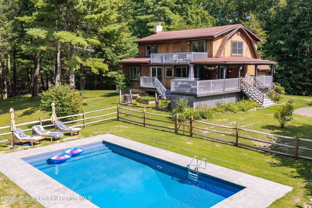 1748 Glasco Turnpike, Woodstock
