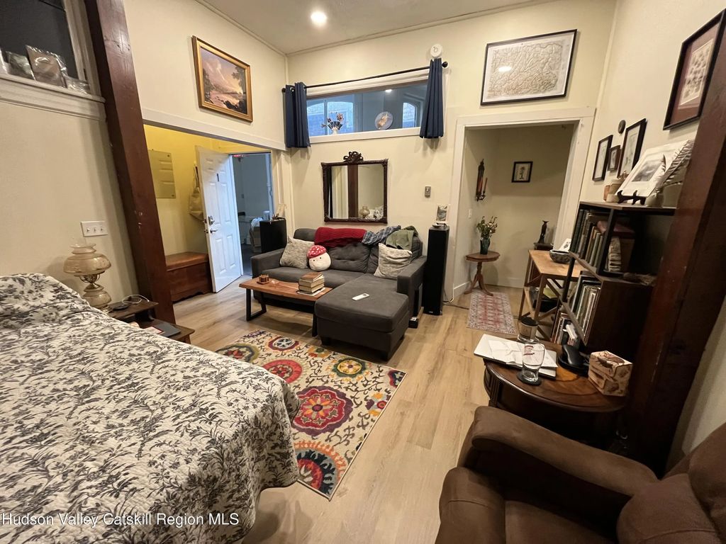 572 Broadway 1, Kingston