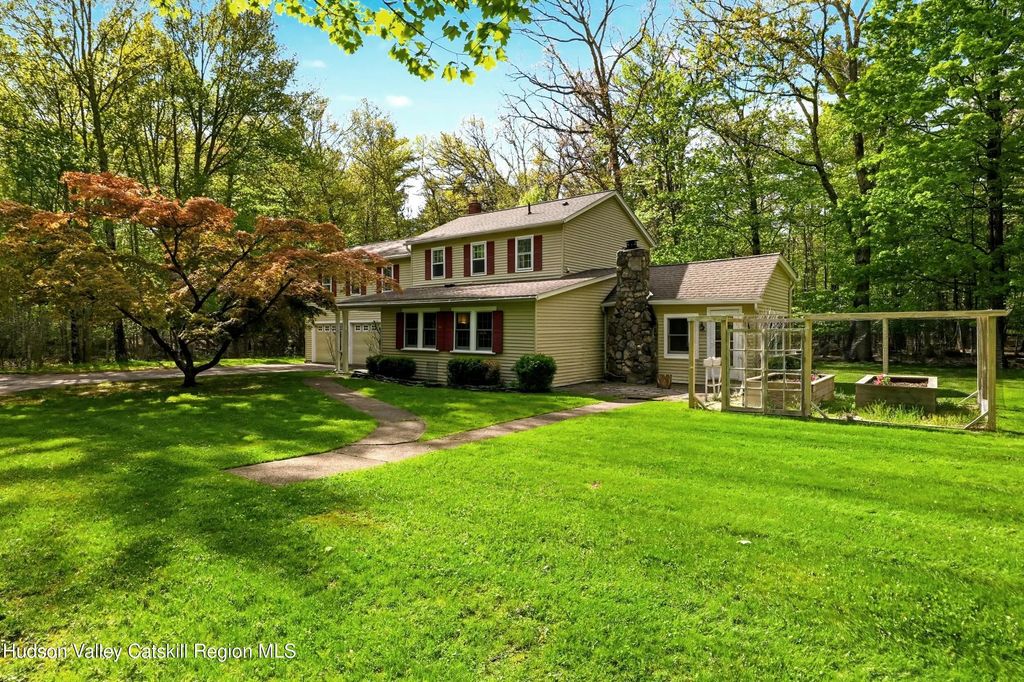 168 Cooper Lake Road, Woodstock