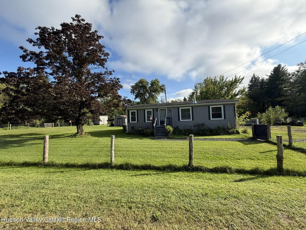 33 Adams Road, Coxsackie