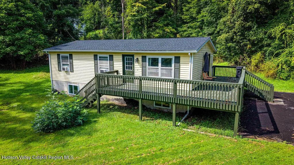 9 1/2 Center Street, Ellenville