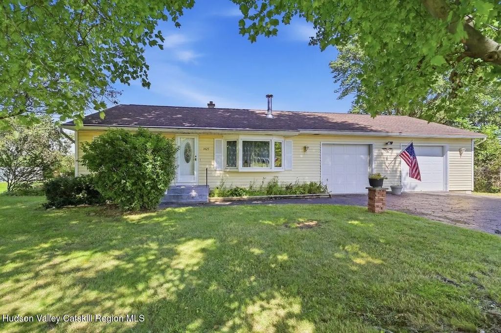 1425 Van Hoesen Road, Castleton