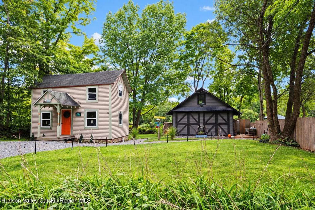 90 Dock Street, Saugerties