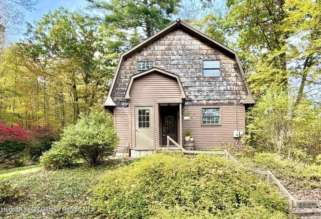121 New York 203, Spencertown