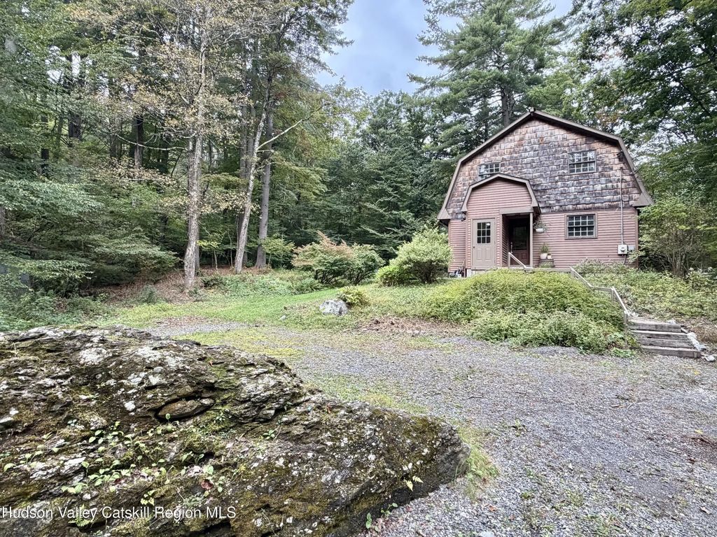 121 New York 203, Spencertown