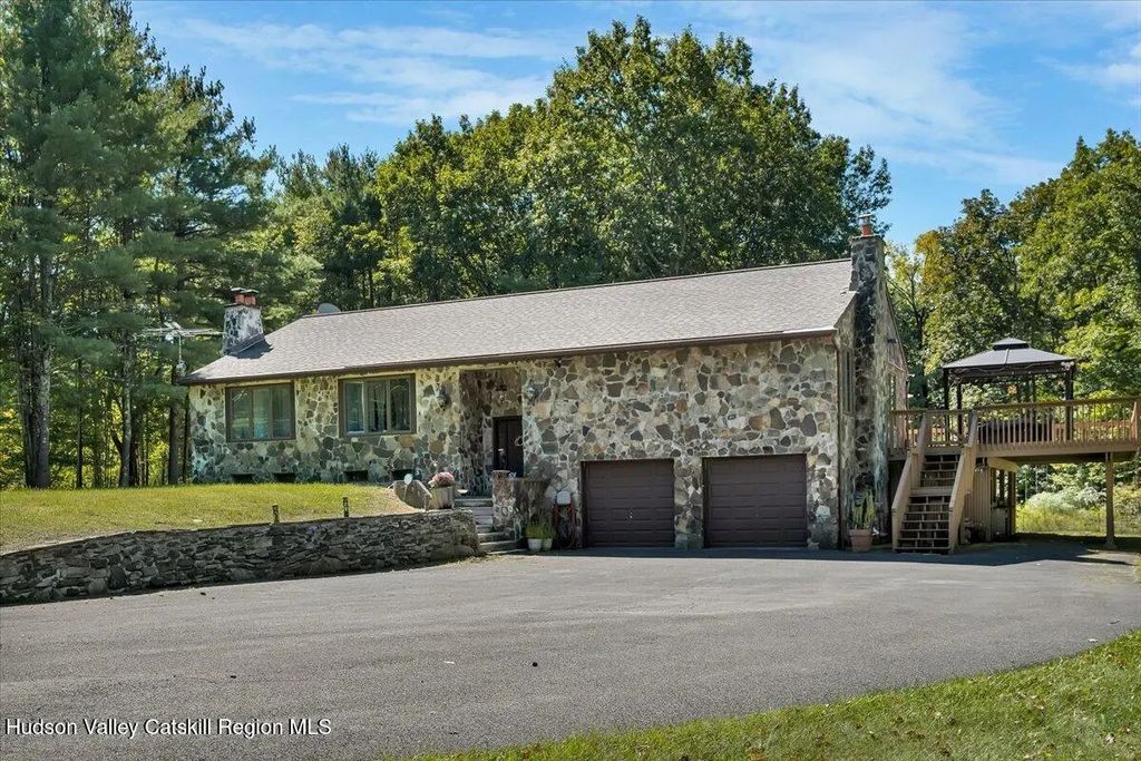 6196 New York 81, East Durham
