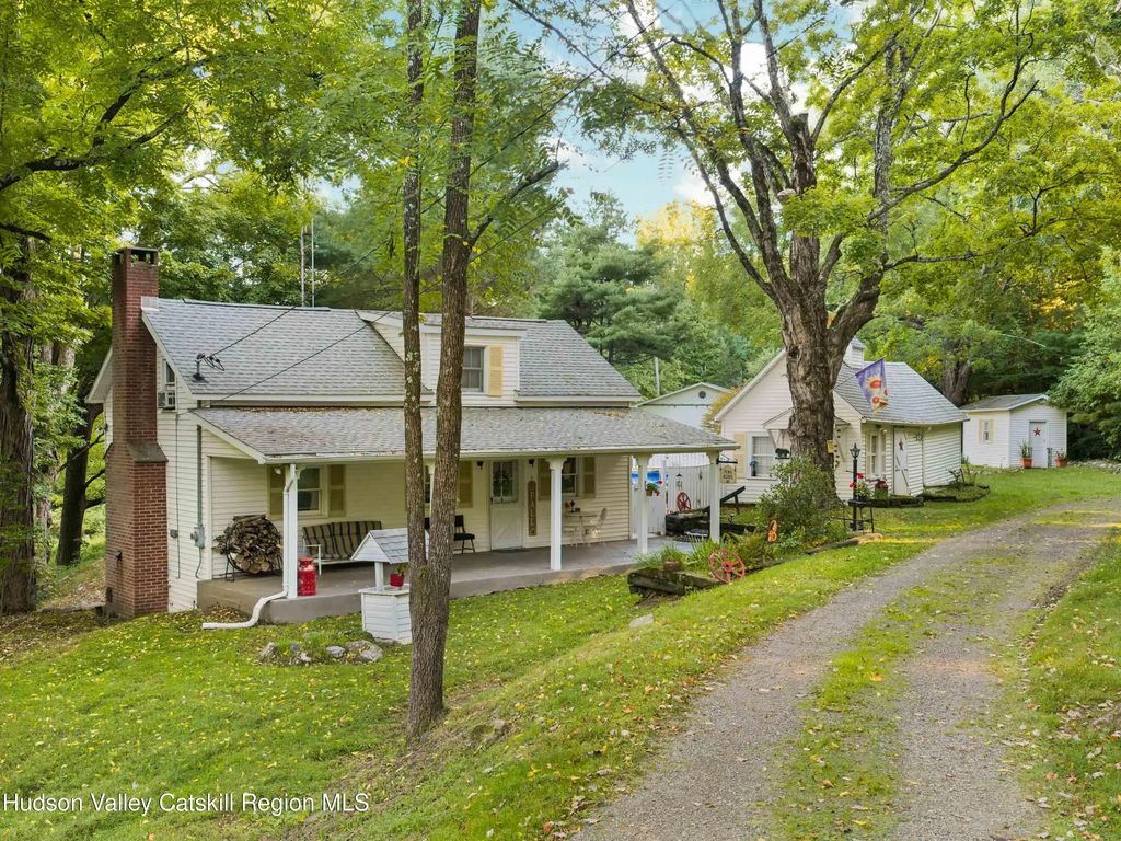 403 County Road 2, Accord