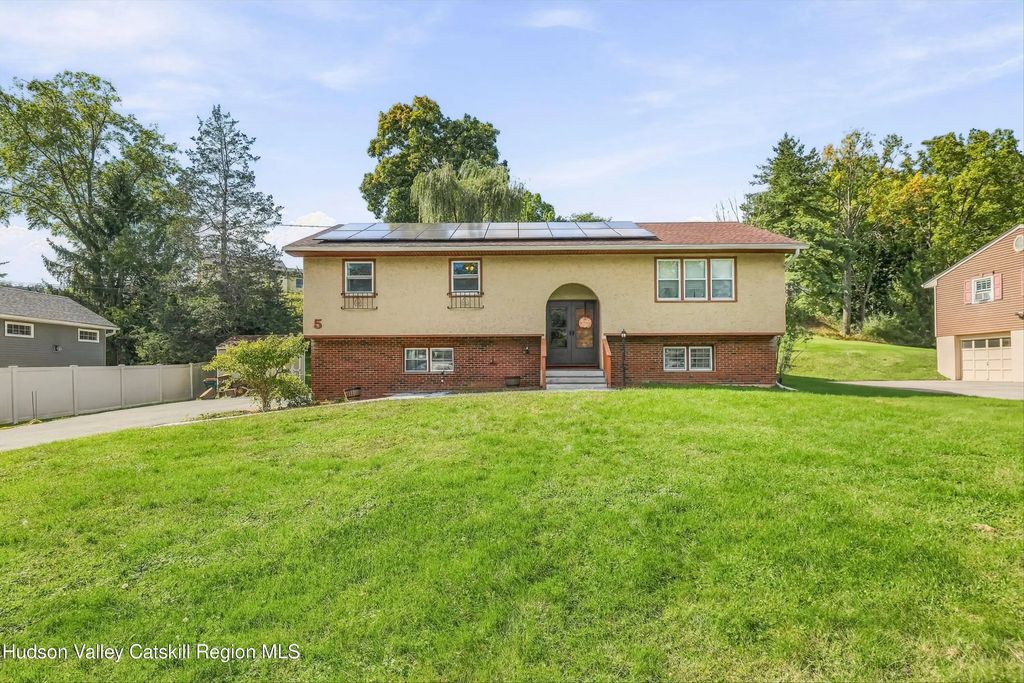 5 Bird Lane, Poughkeepsie