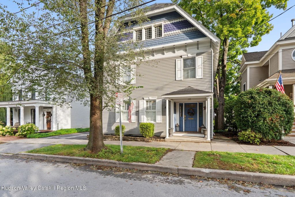 135 Grand Avenue, Saratoga Springs