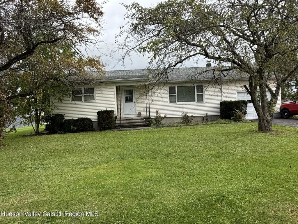 15 Apple Blossom Lane, Coxsackie