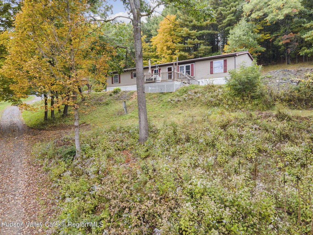 239 River Road, Easton