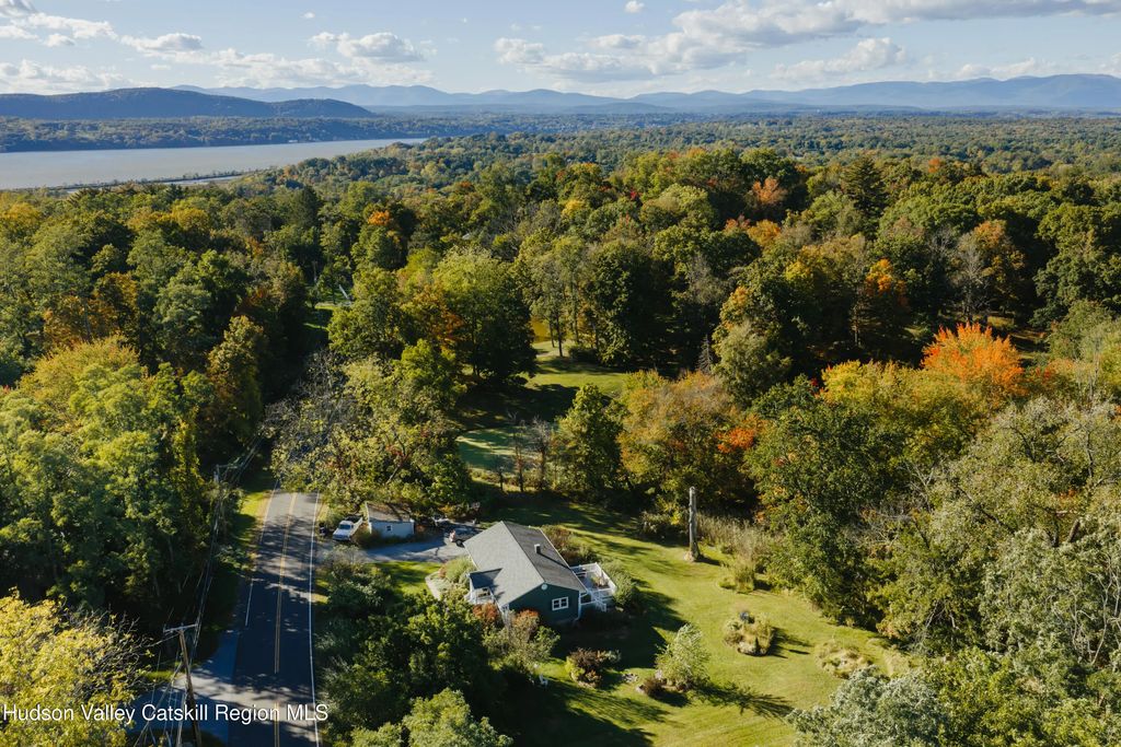 61 Primrose Hill Road, Rhinebeck
