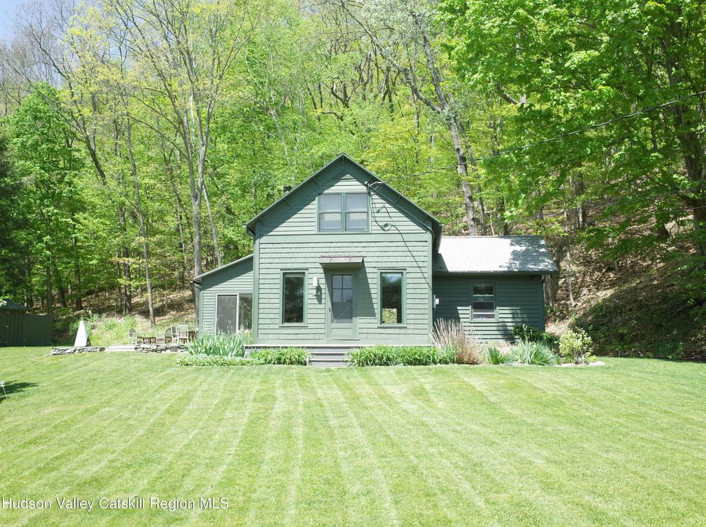 144 Underhill Road, Hillsdale