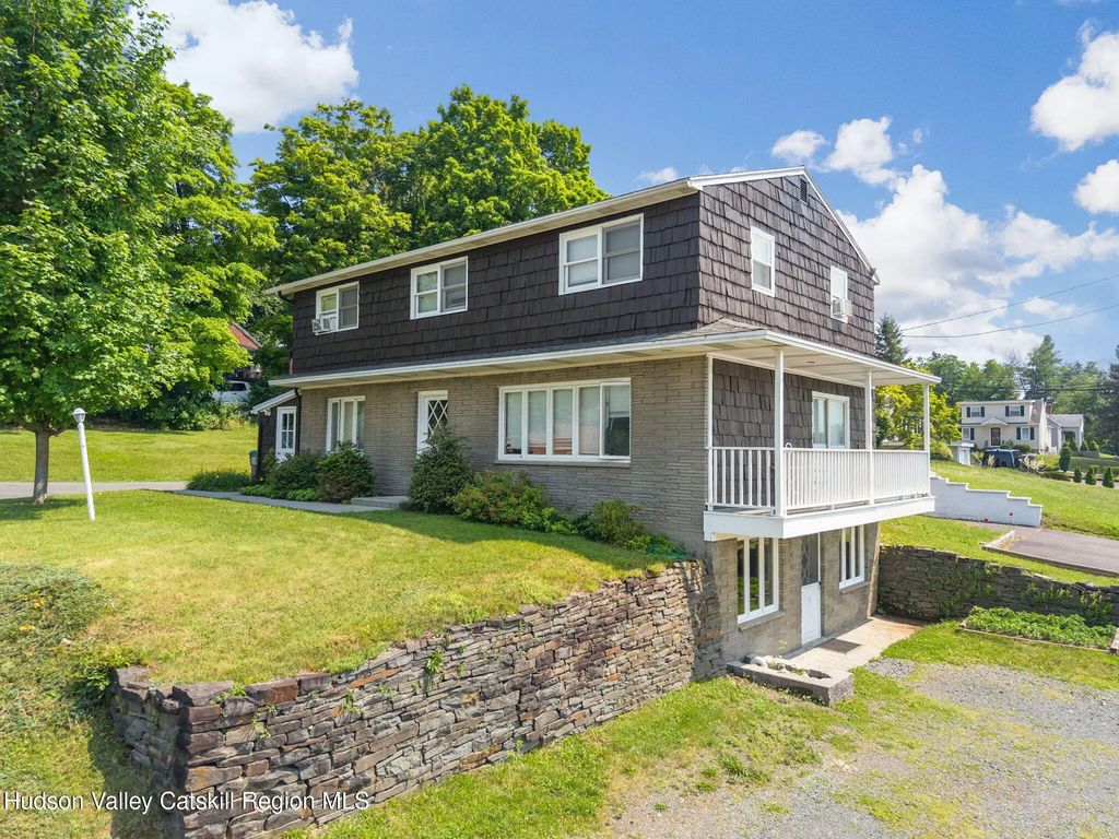 2 Sunset Road, Rensselaer