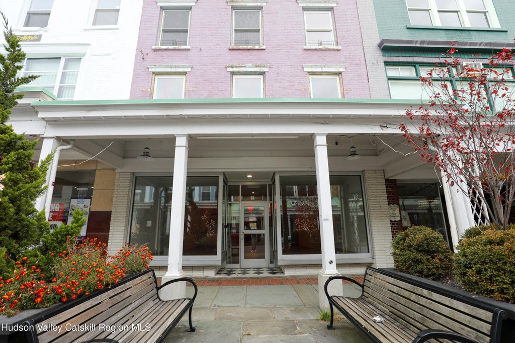 328 Wall Street, Kingston