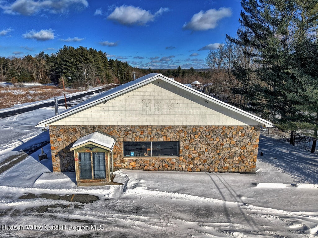 670 New York 145, Cairo