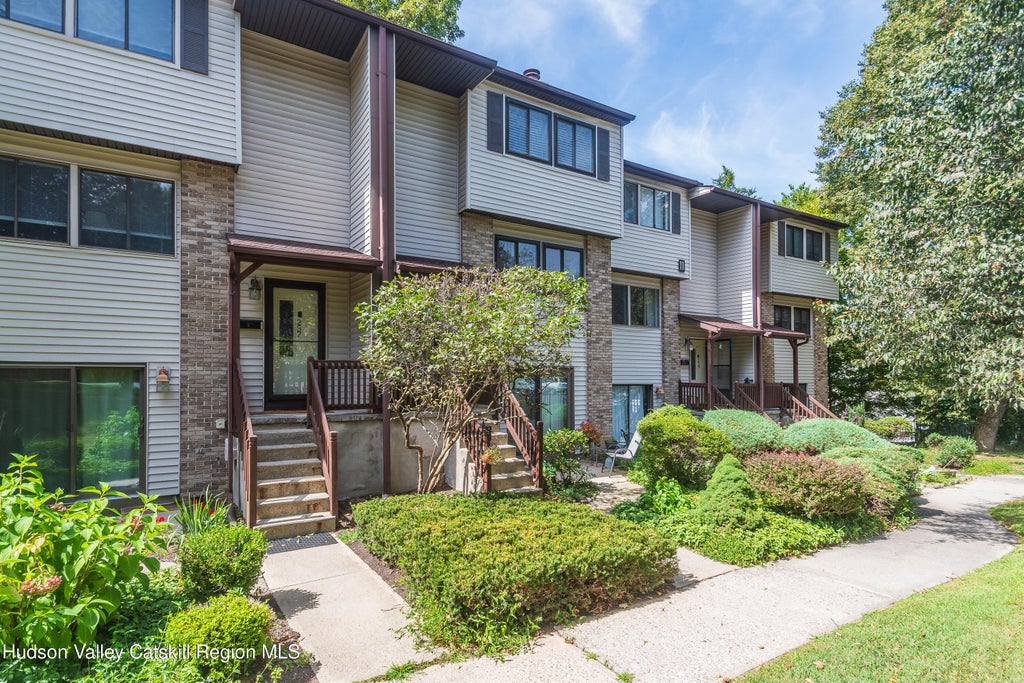 258 Village Court, Kingston