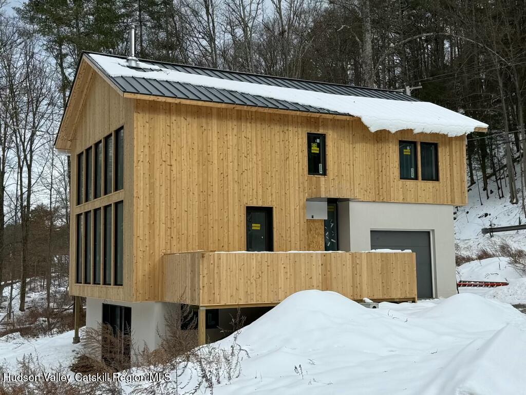 332 Mohonk Road, High Falls