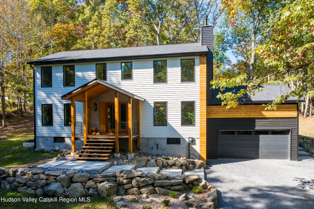 520 Plutarch Road, Highland