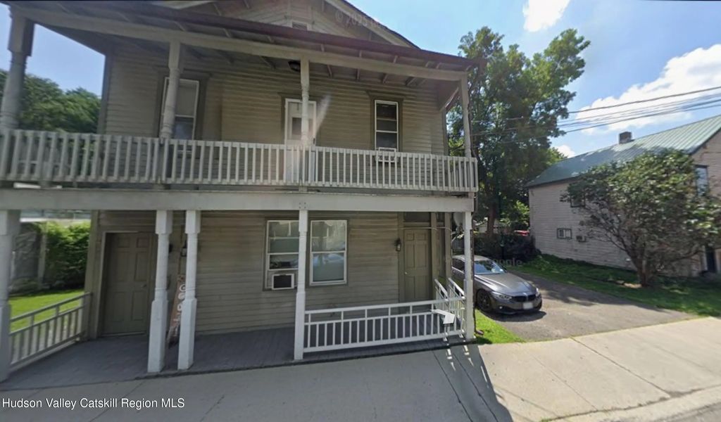 2261 New York 66, Ghent