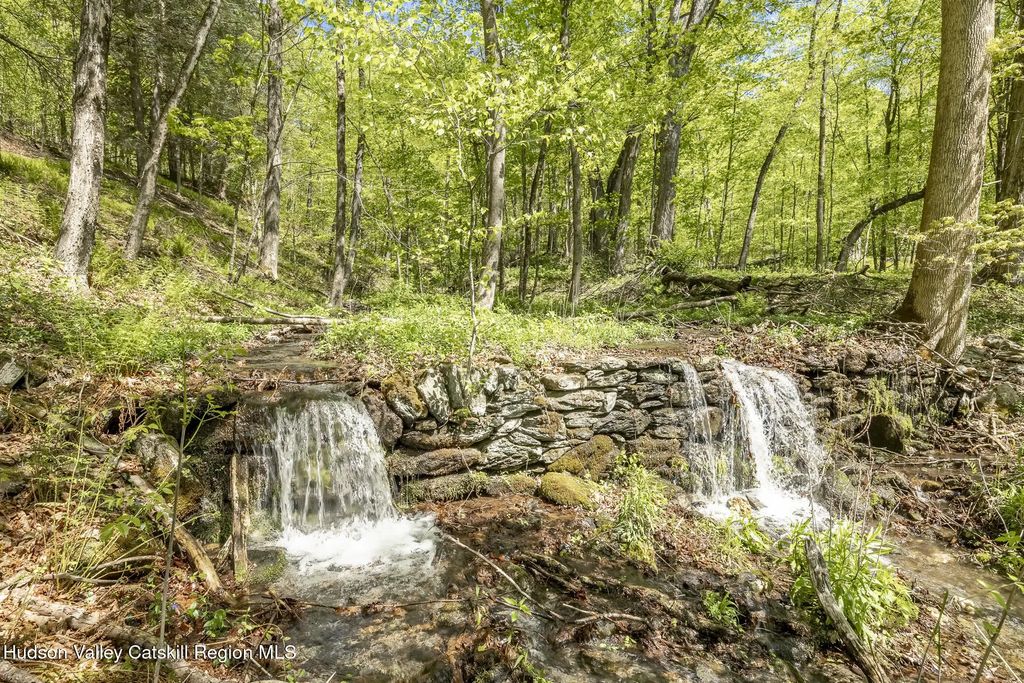 400 Overlook Drive, Hillsdale