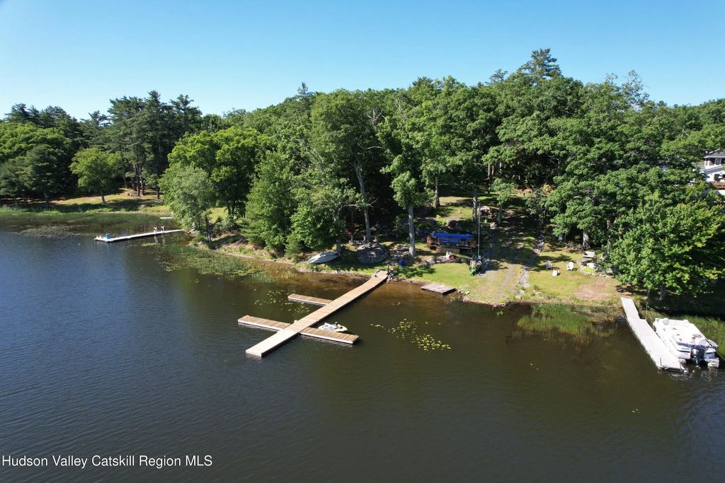131 Highland Lake Road, Highland Lake