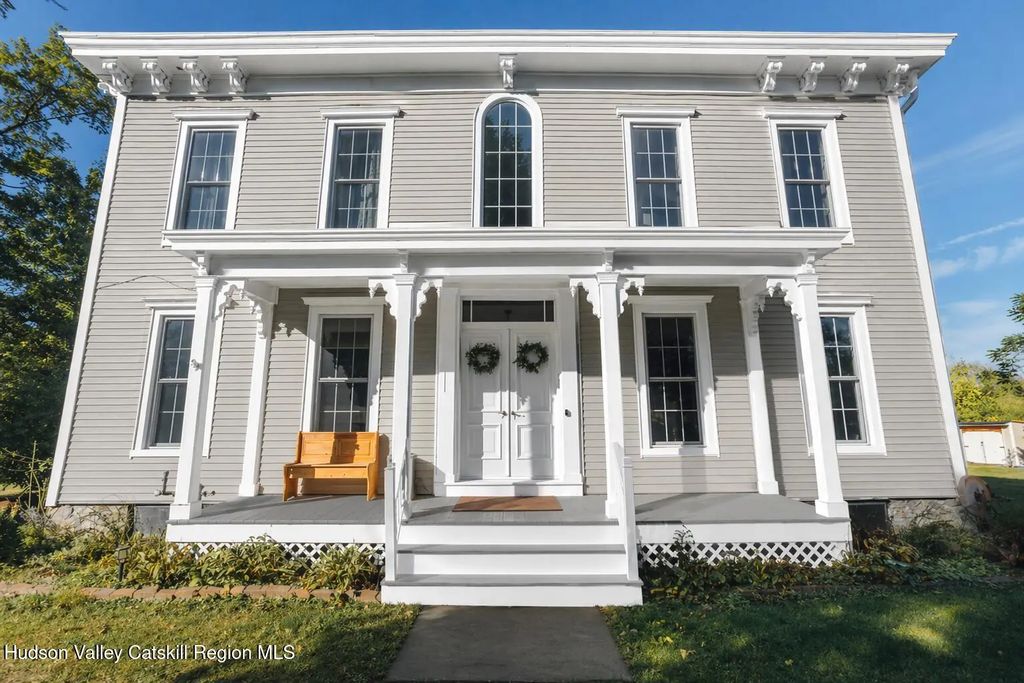 263 Maple Lane, Valatie