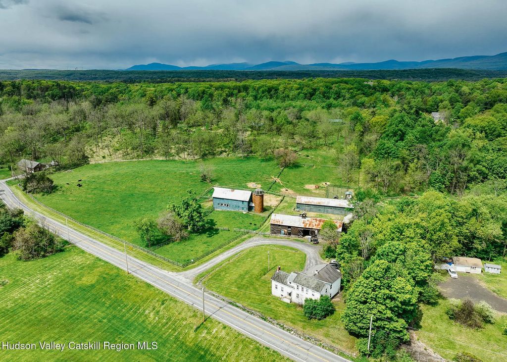 1693 New York 32, Saugerties