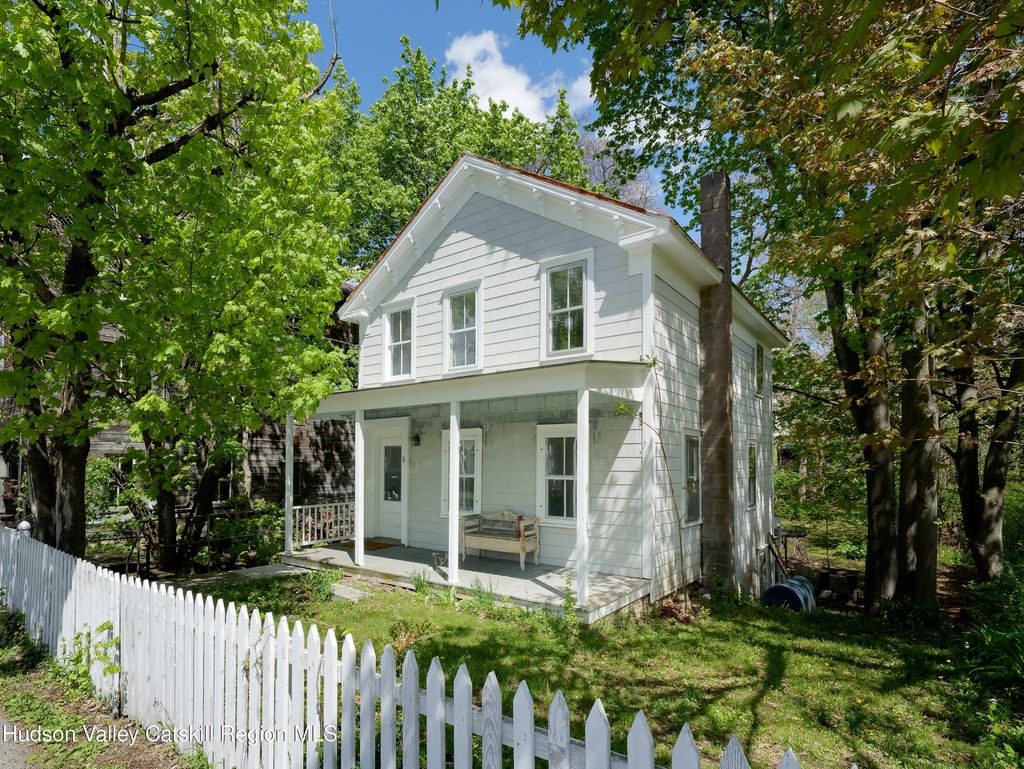 6 Church Avenue, Germantown