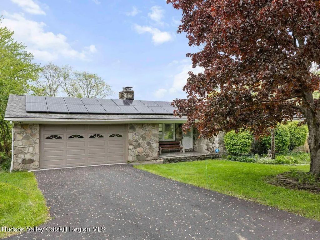 231 New York 208, New Paltz